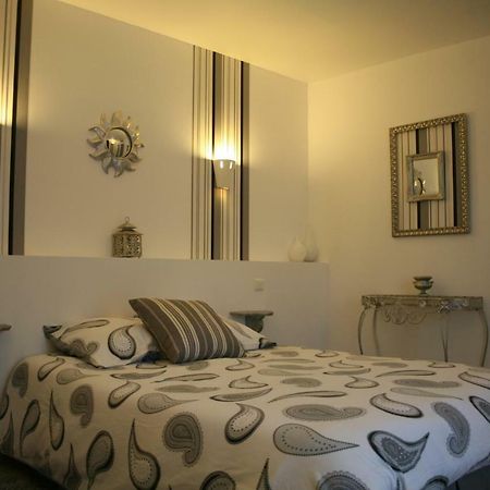 Au Coeur Des Vignes Bed & Breakfast Archiac Luaran gambar