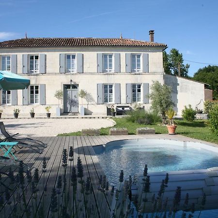 Au Coeur Des Vignes Bed & Breakfast Archiac Luaran gambar