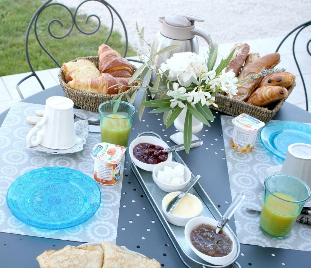 Au Coeur Des Vignes Bed & Breakfast Archiac Luaran gambar
