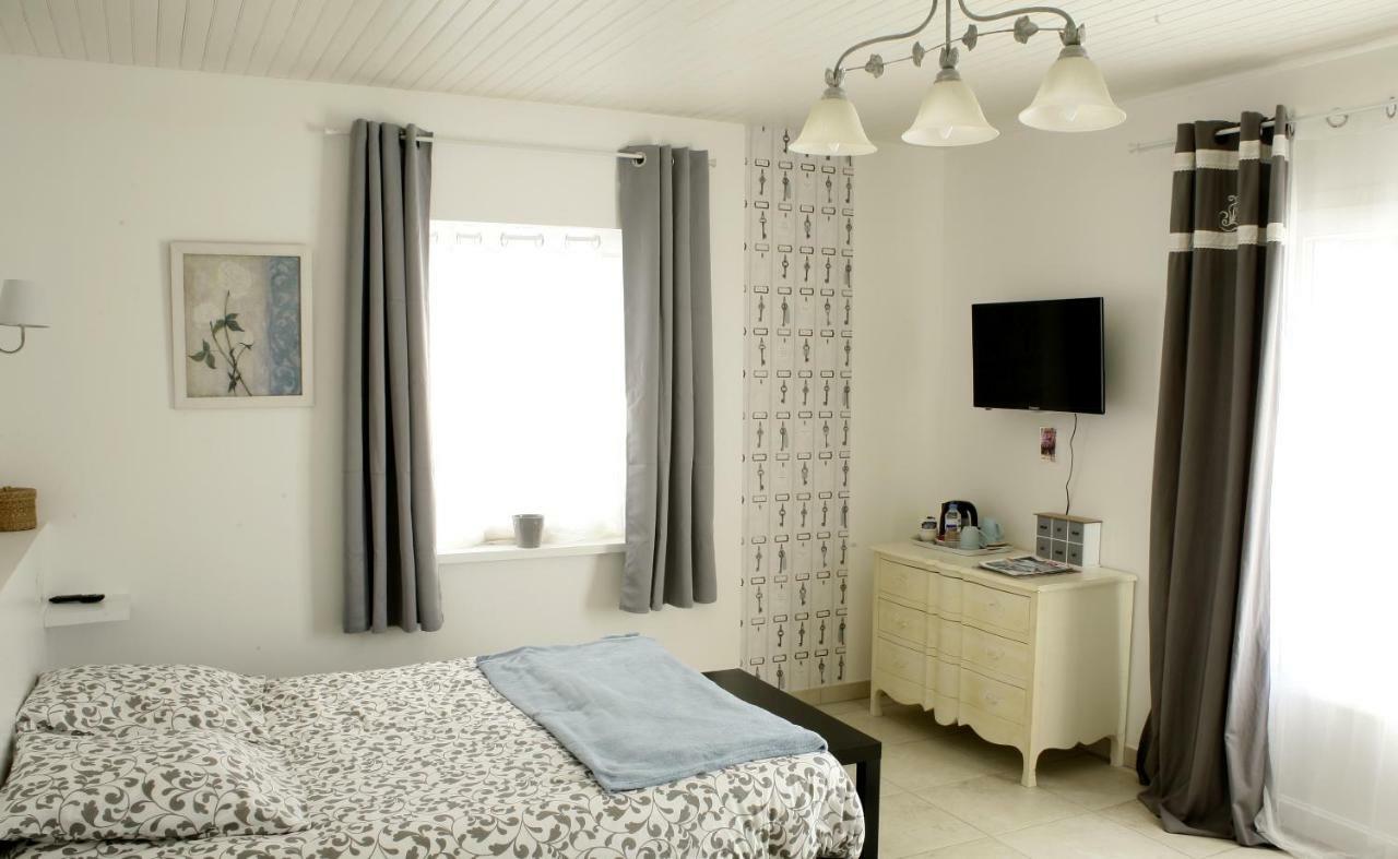 Au Coeur Des Vignes Bed & Breakfast Archiac Luaran gambar